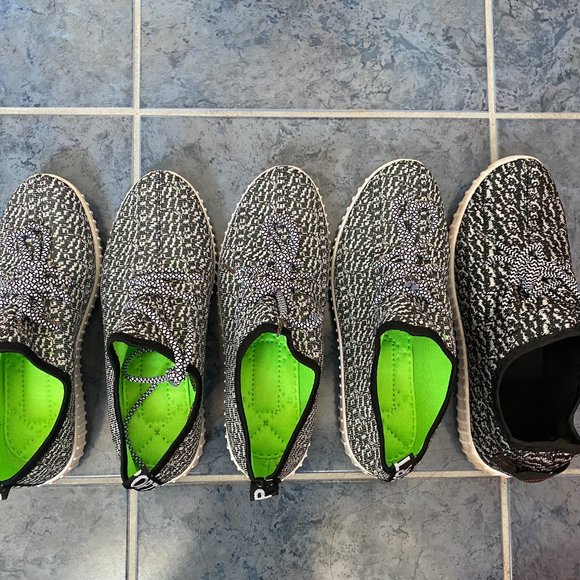 Sneakers - Picture 7 of 9